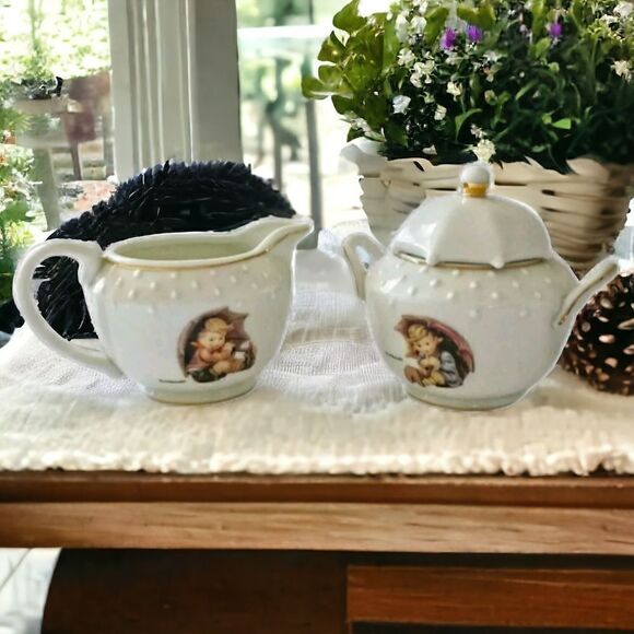 MJ HUMMEL Danbury Sugar & Creamer Set Porcelain Rainy Day Boy Girl Vintage - Picture 15 of 16